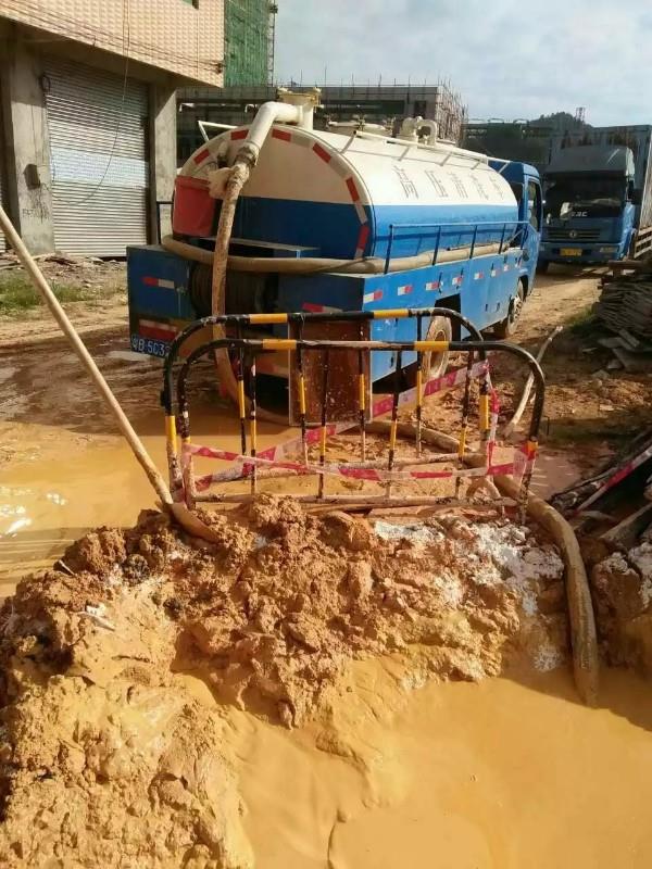 伍家岗工地淤泥清淤