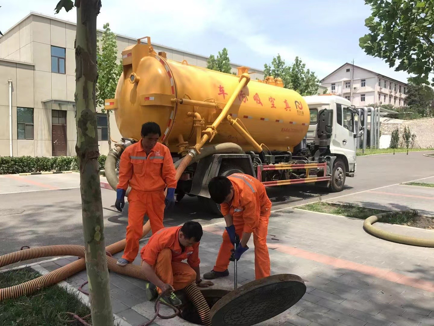 伍家岗化粪池清理与5-8吨吸粪车施工效率分析